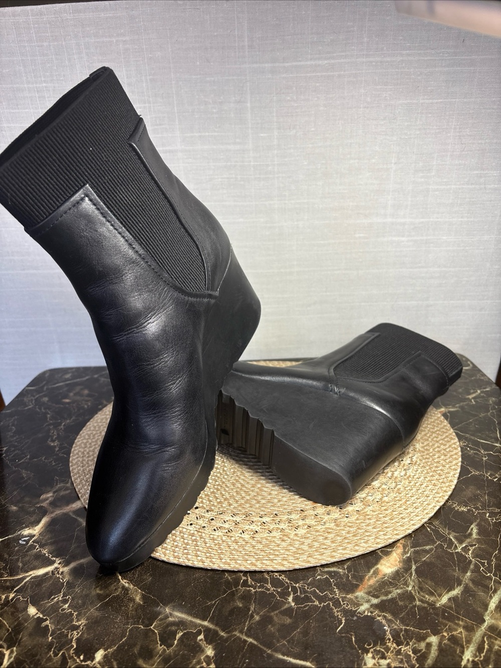 Donna Karan Black Leather Wedge Ankle Boots Women’s Size 9.5 pull on
